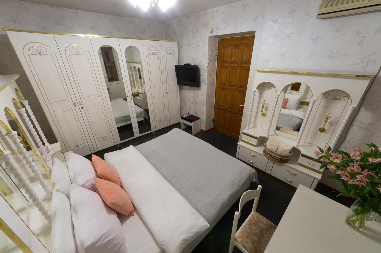 Dikat Hostel Kiev Eksteriør billede